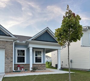 Exterior - Stylish and Open concept Retreat in Clayton, NC (Clayton)
