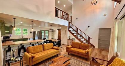 Pickle/Basketball, Gym, Rockwall, Arcade, Hot Tub!