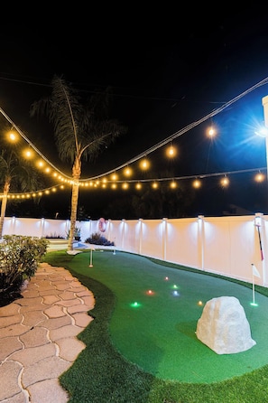 Property grounds - A Sunshine Villa - Pool, Mini Golf, Arcade and Fire Pit! (Sanford)