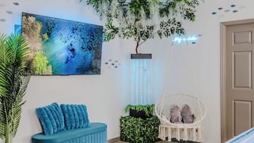 6 bedrooms, desk, iron/ironing board, travel crib