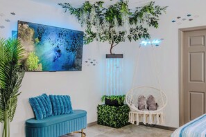 6 bedrooms, desk, iron/ironing board, travel crib - Sanford Story House- Pool, Mini Golf, Arcade and Fire Pit! (Sanford)