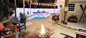 Sanford Story House- Pool, Mini Golf, Arcade and Fire Pit!