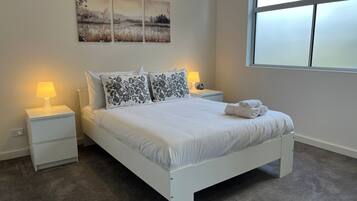 3 bedrooms, desk, iron/ironing board, WiFi