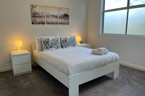 3 bedrooms, desk, iron/ironing board, WiFi