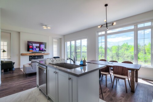Ravine Retreat | Chef Kitchen | Toronto Zoo | 20 min to Therma SPA | Entire Home