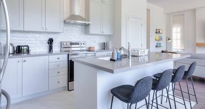 Ravine Retreat | Chef Kitchen | Toronto Zoo | SPA | Entire Home | Detached Home