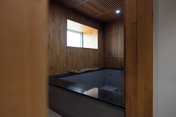 Deep soaking tub, hair dryer, bathrobes, bidet