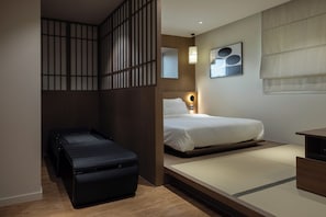 Relaxtion Hinoki Room | Desk, laptop workspace, free WiFi, bed sheets