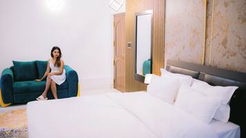 3 bedrooms, iron/ironing board, WiFi, bed sheets