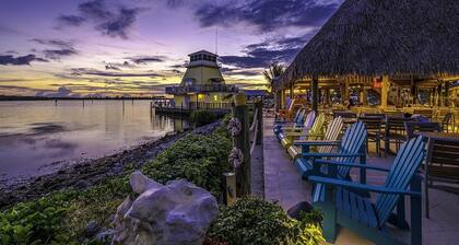 6BR Triplex – Walk to Marina & Lighthouse Grill