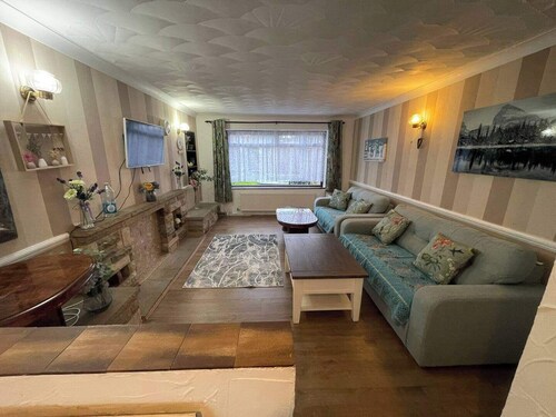 Basildon - Stay 5 - Garden - Parking - Town Centre