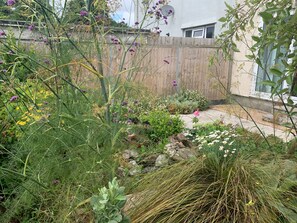 Exterior detail - 2 Bed-Sleeps 4-Parking-Pets-10 min walk to Beach (Falmouth)