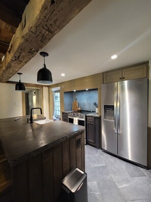 Microwave, oven, stovetop, dishwasher - The Surveyor's House,  1820s restored farmhouse  (Sandyston)