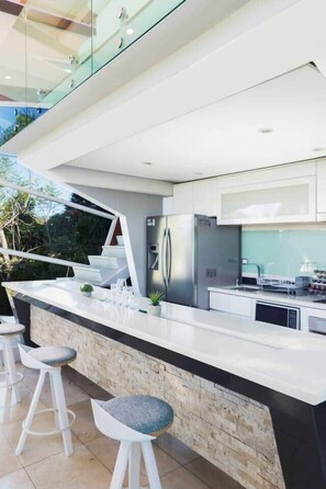 Private kitchen - Nebulae Loft · Design Stay with Jacuzzi & Firepit (Heredia)