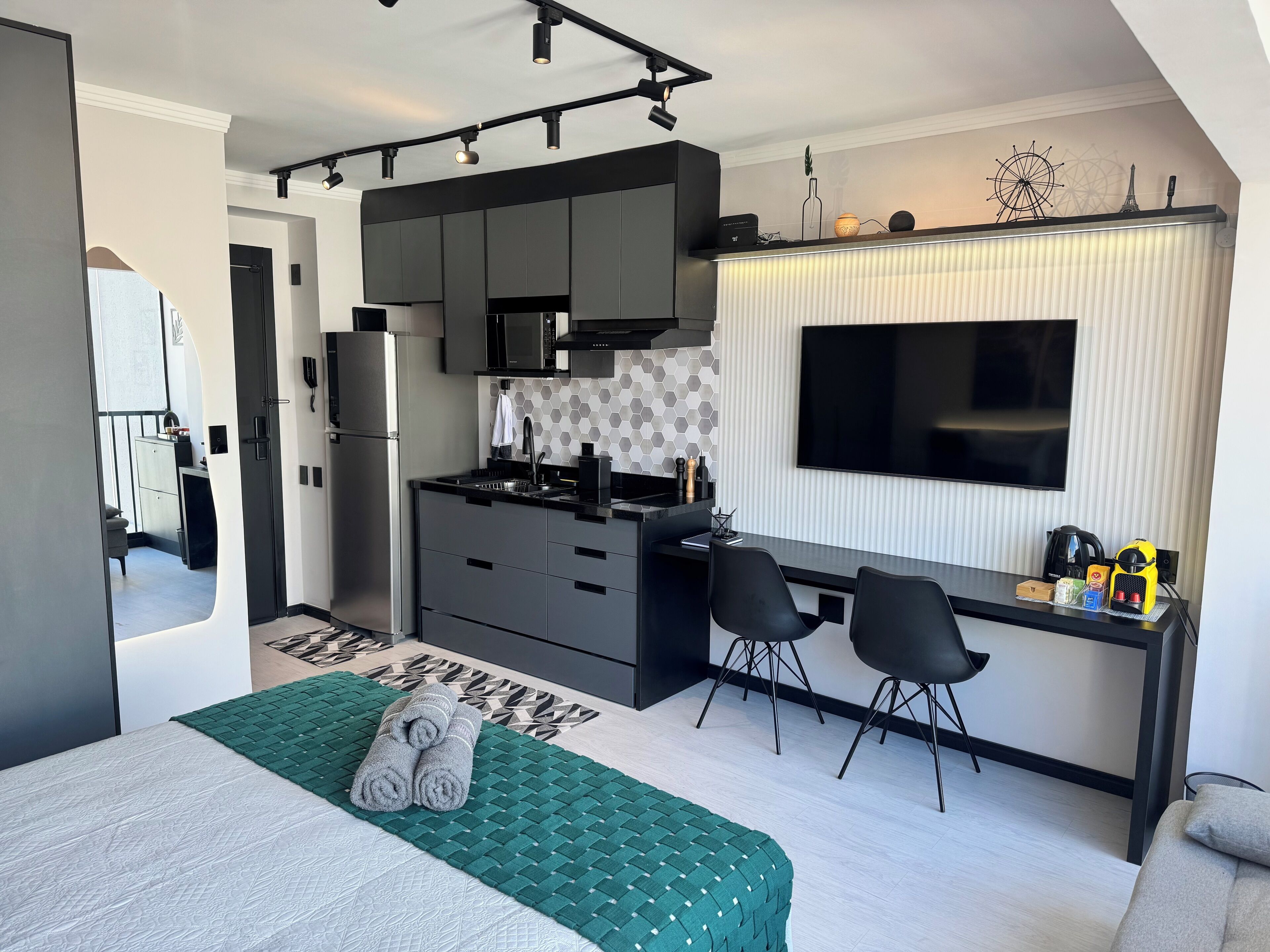 1 habitación, tabla de planchar con plancha, wifi y ropa de cama 