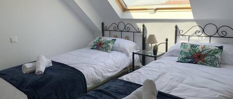 2 makuuhuonetta, silitysrauta/-lauta, internet, vuodevaatteet