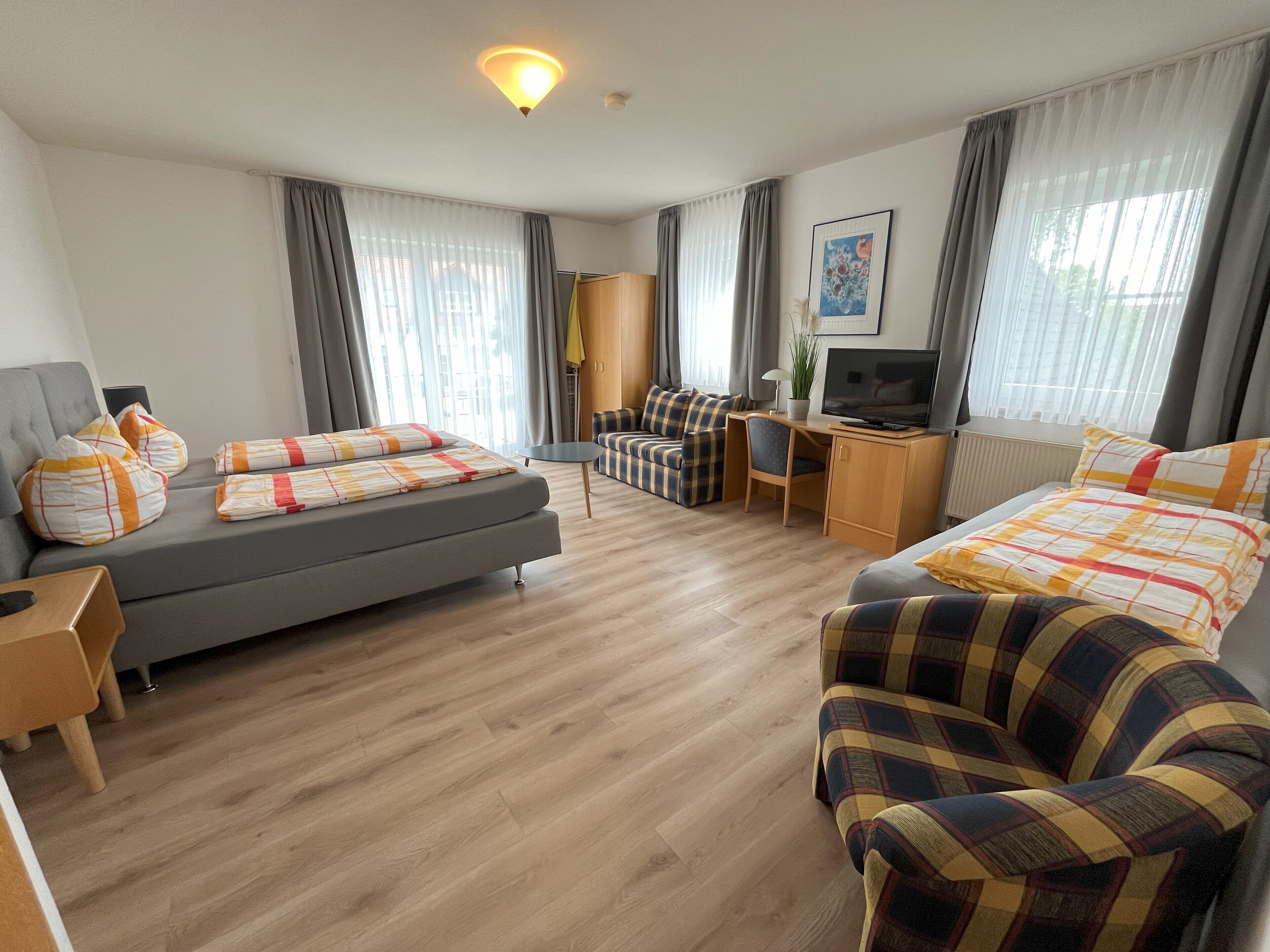 Cyclist-friendly Apartment, 1st Floor (42sqm), With South-facing Balcony And Separate Kitchen - Pleinfeld