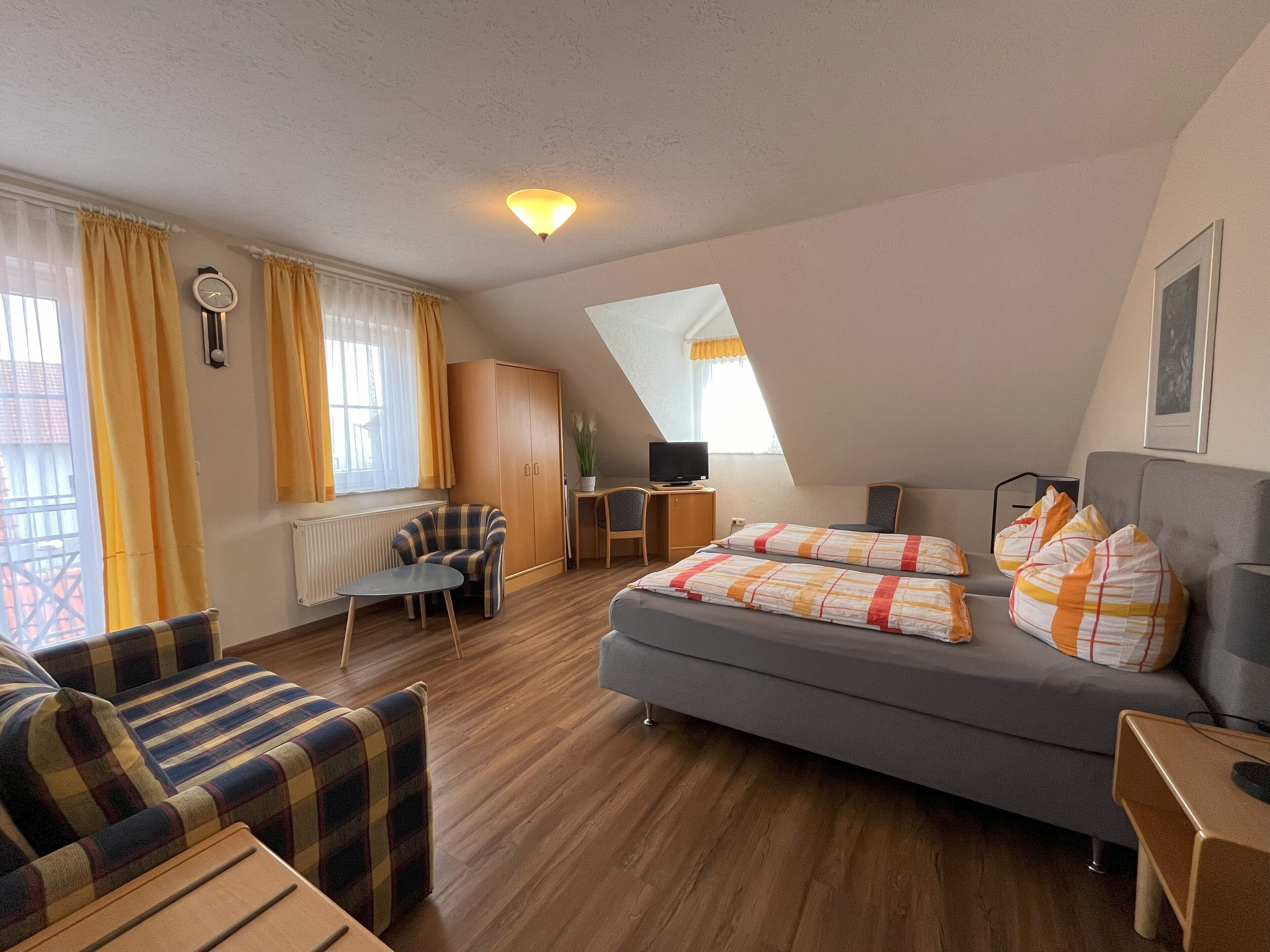 Cyclist-friendly Apartment, 2nd Floor (42sqm), With Balcony And Separate Kitchen - Pleinfeld