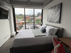 2 bedrooms, in-room safe, desk, free WiFi