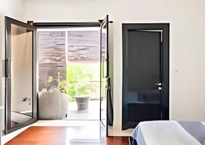 4 habitaciones, tabla de planchar con plancha y acceso a internet