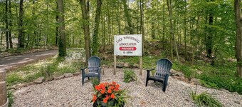 Cozy cottage with AC and lake access in charming Connecticut suburb.