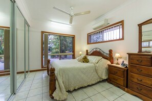 3 bedrooms, iron/ironing board, Internet, bed sheets