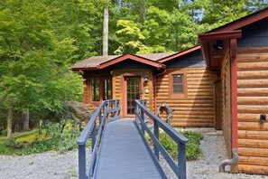 Exterior - Oh Deer Scarlett in Pisgah Forest (Pisgah Forest)