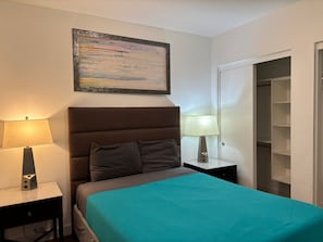 Desk, laptop workspace, iron/ironing board, free WiFi