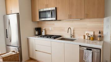 Apartment, 2 Bedrooms | Private kitchen | Fridge, microwave, oven, stovetop