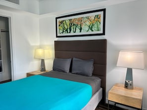 Desk, laptop workspace, iron/ironing board, free WiFi