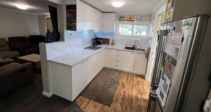 Comfortable 1BR Stay in South Launceston – Happy Haven Lodge with Massage Chair