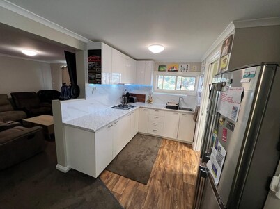 Comfortable 1BR Stay in South Launceston – Happy Haven Lodge with Massage Chair