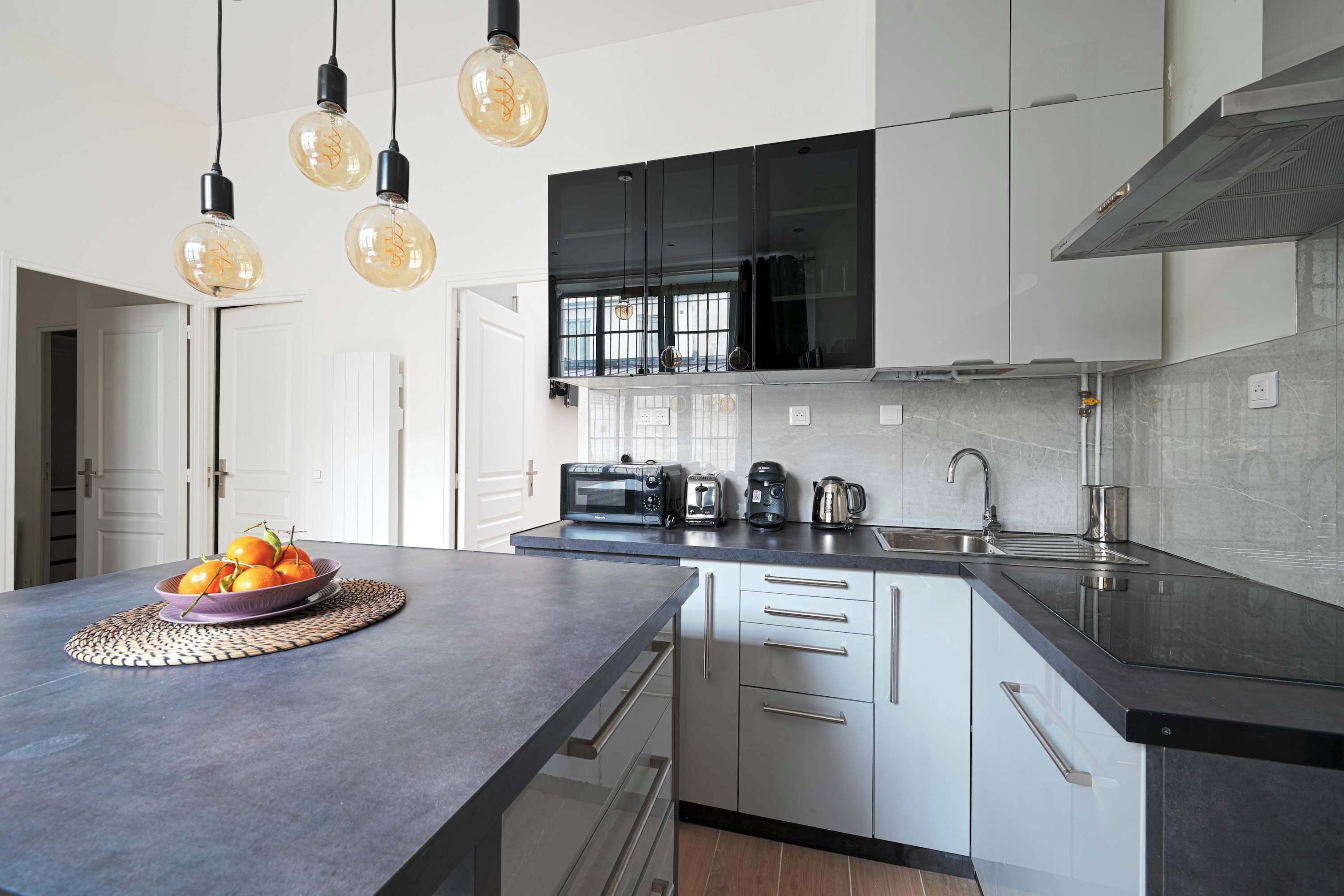 Mikrowelle, Herdplatte, Geschirrspüler