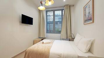 2 slaapkamers, een bureau, wifi, beddengoed