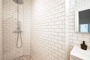 Douche, sèche-cheveux