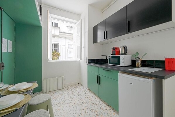 Fridge, microwave, coffee/tea maker, cookware/dishes/utensils