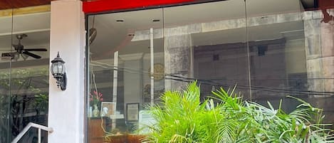 Fachada de la propiedad