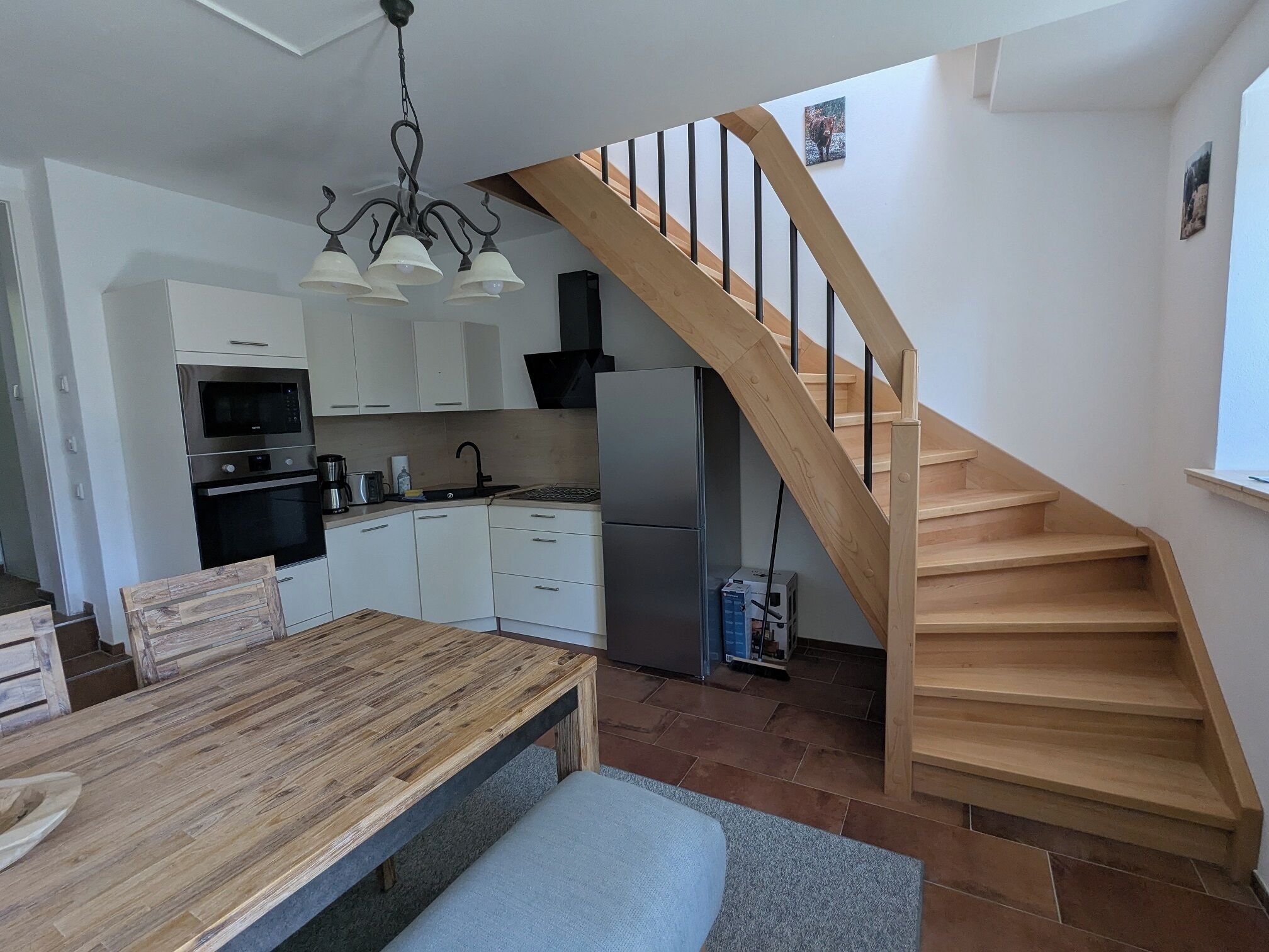 Ferienwohnung Hufeisen-Die neue Holztreppe führt ins Obergeschoss zu den Schlafzimmern