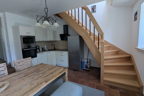 Ferienwohnung Hufeisen-Die neue Holztreppe führt ins Obergeschoss zu den Schlafzimmern