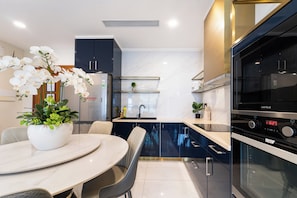 Superior Apartment, 2 Bedrooms, Balcony, City View | Shared kitchen | Fridge, microwave, stovetop, cookware/dishes/utensils - The Rixx Madison Tower With Pool and Gym (Ben nghe quan mot)