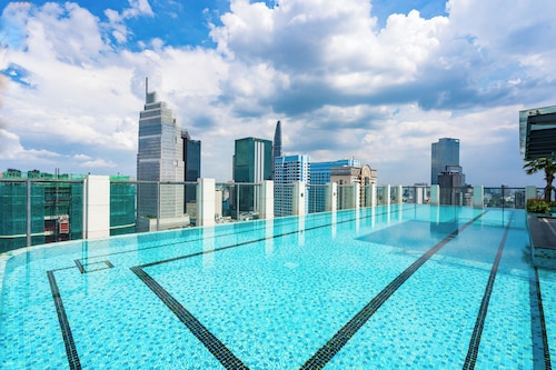 The Rixx Madison Tower With Pool and Gym