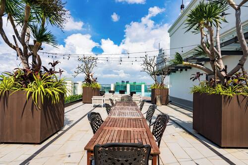 2 outdoor pools