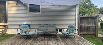 Pet Friendly, 4 Bedrooms in Annapolis, MD less than 2 miles to Naval Academy.