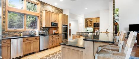 冰箱、微波炉、烤箱、炉灶