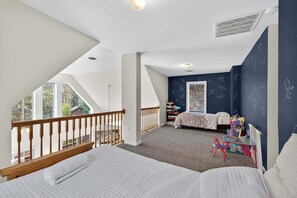 5 makuuhuonetta, silitysrauta/-lauta, vauvan matkasänky, Wi-Fi