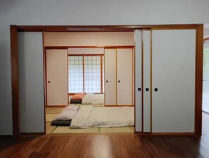 3 chambres, fer et planche à repasser, lit parapluie, Wi-Fi