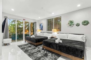 2 slaapkamers, een strijkplank/strijkijzer, reisbedje, wifi