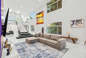 Télévision, espaces bureaux