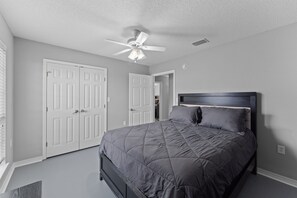 4 bedrooms, internet, bed sheets, wheelchair access