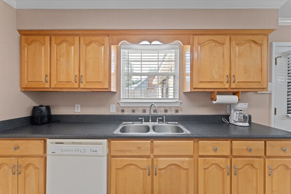 Fridge, microwave, stovetop, dishwasher
